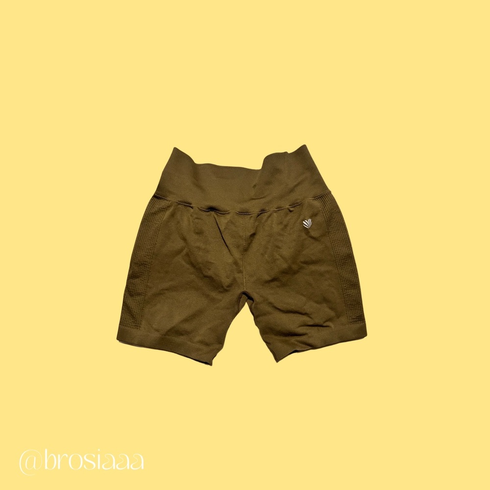 Active Seamless High-Rise Shorts